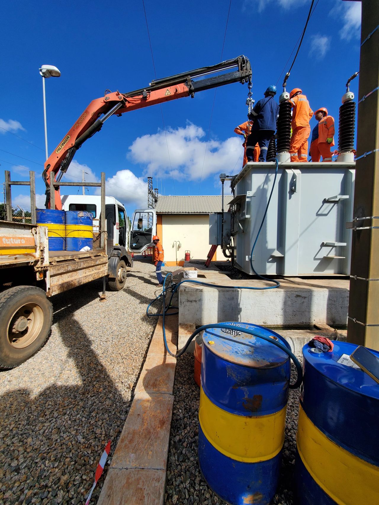 Subestação Principal do Distrito de Gondola: Manutenção dos comutadores sob carga