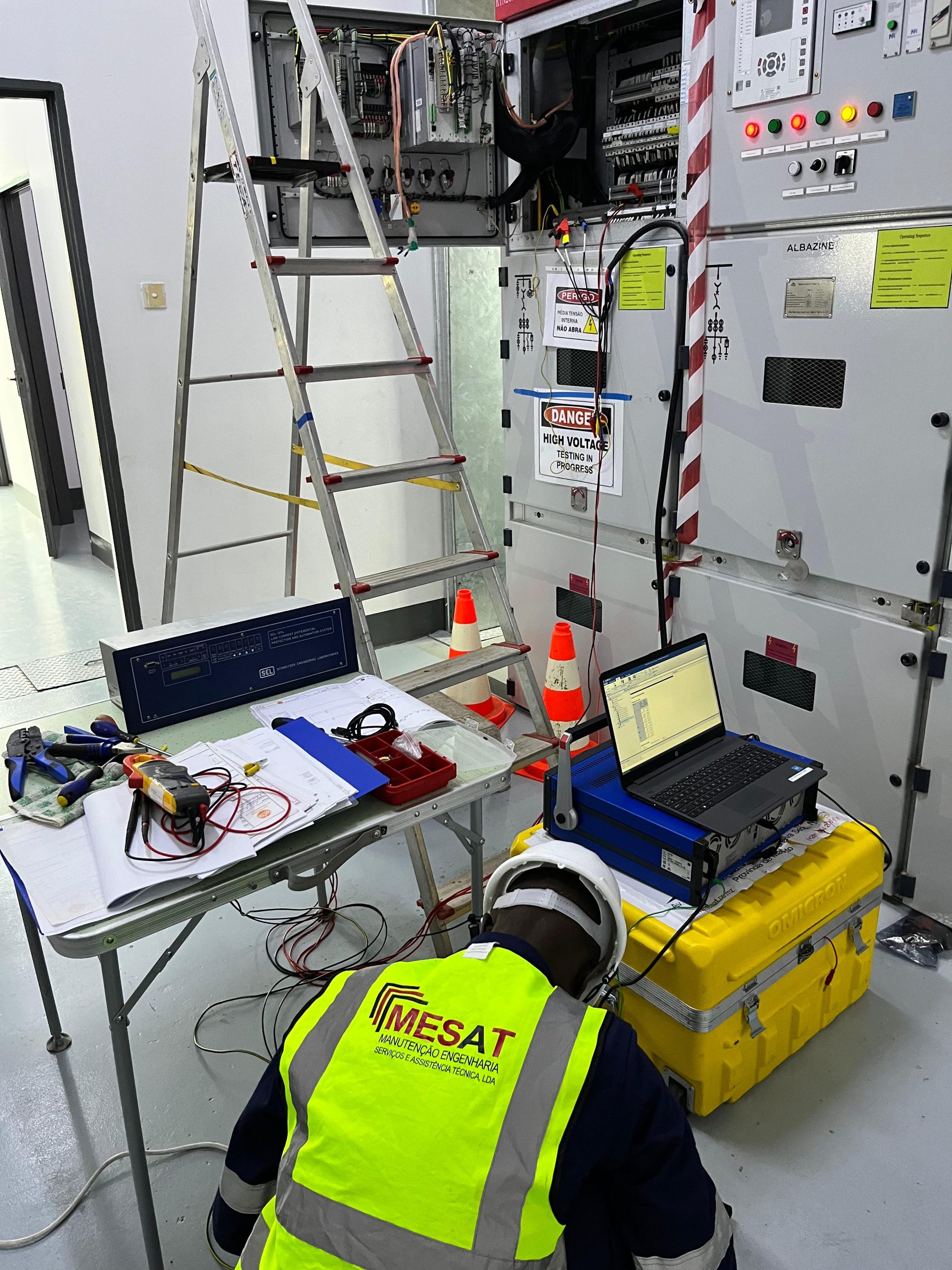 Comissionamento de Switchgears de 11kV em Maputo pela MESAT