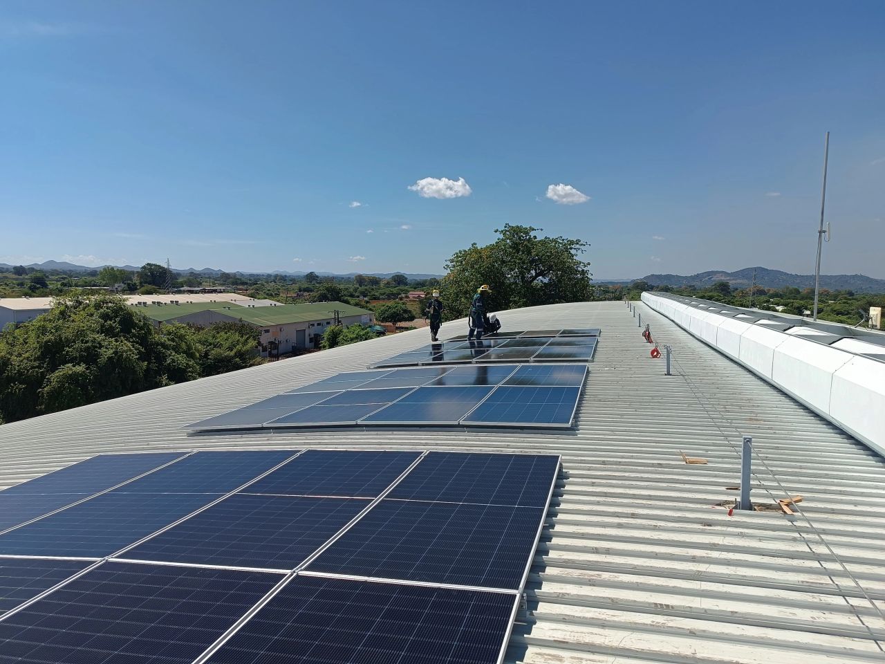 Instalação de um Sistema Solar Fotovoltaico de 136,4 kWp
